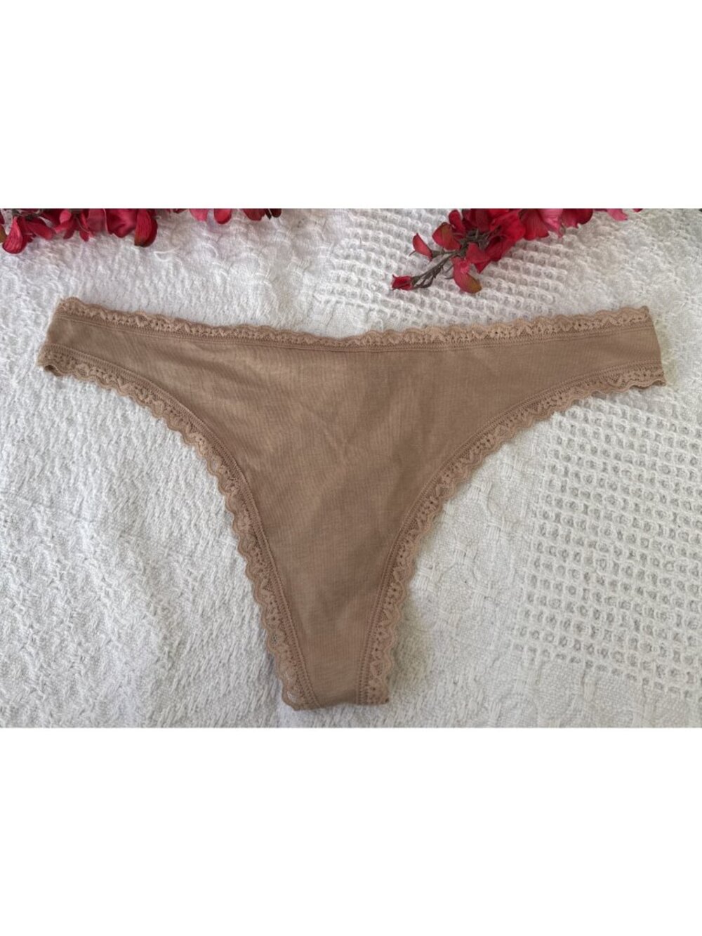 VICTORIA'S SECRET M BEIGE TAN SMOOTH LACE THONG WIDE STRING PANTIES NWT